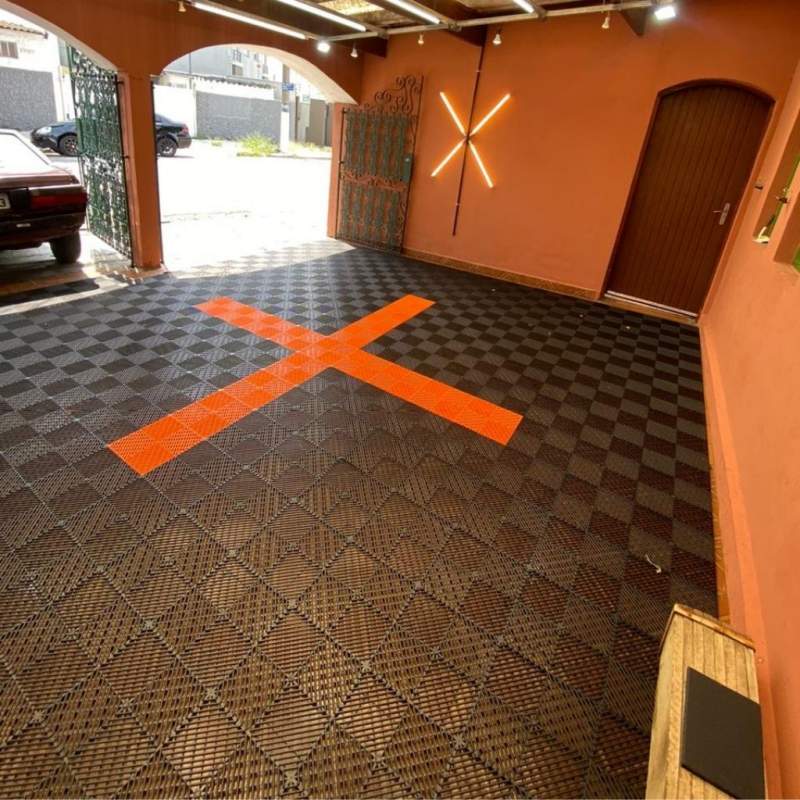 Imagem ilustrativa de Piso modular plástico para garagem